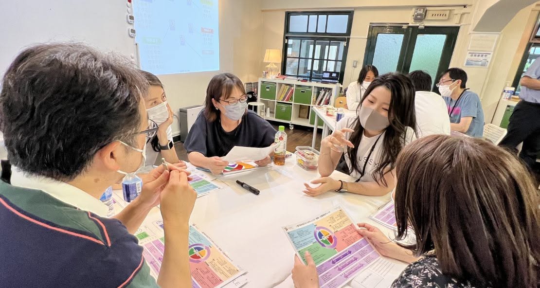 JQUALIAの研修の様子 — 気づきを共有する参加者