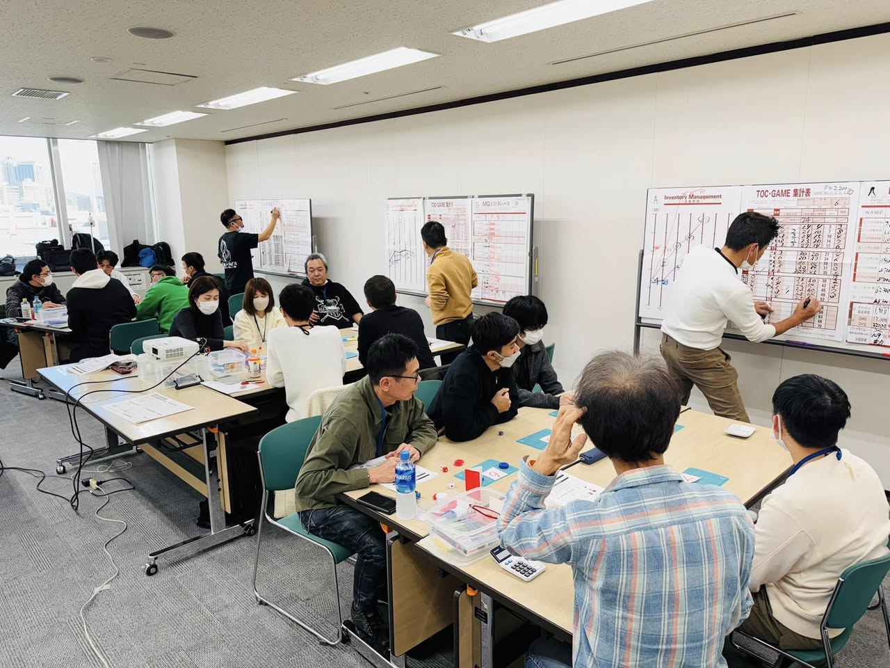 TOC研修の様子 — 業務フローを可視化する参加者たち